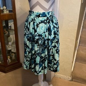 Large Lularoe Madison pleated skirt-black background w mint dark green floral